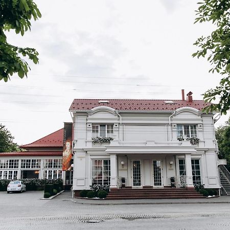 Hotel Aristocrat Chernivtsi Exterior foto